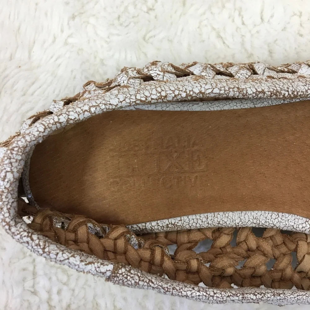 Australia Luxe Collection Flats Size 7